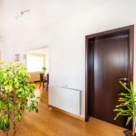 דירה Delightful In With Garden *