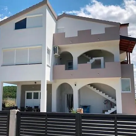 Apartment Delightful In With Garden Radovin