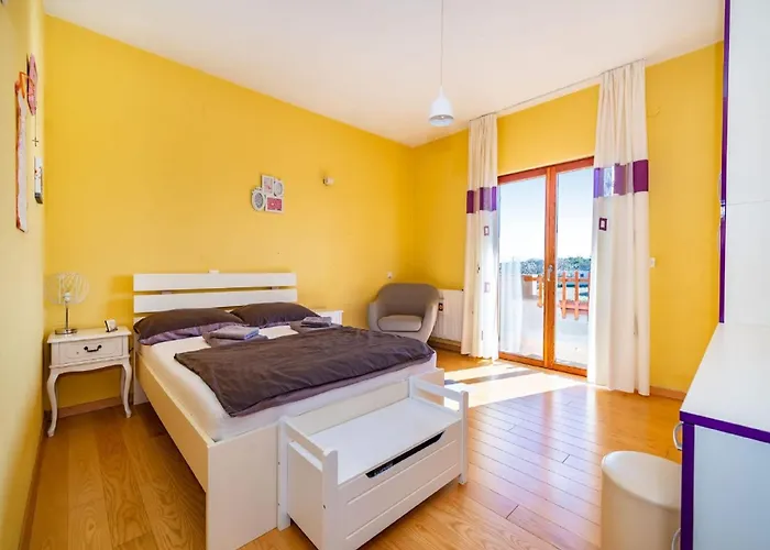 Delightful In With Garden Apartment Radovin