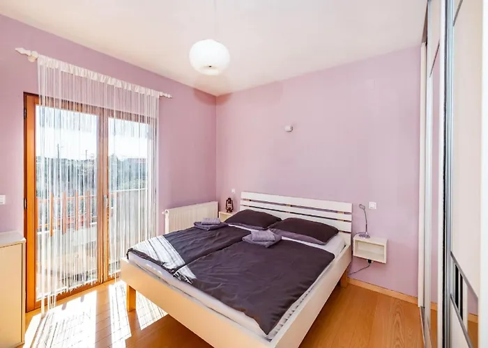 Apartment Delightful In With Garden *