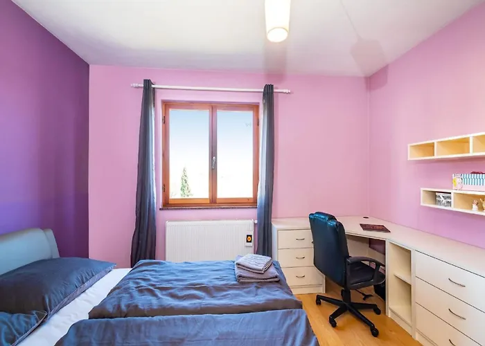 Апартаменты Delightful In With Garden Radovin
